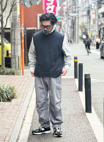 ニットベストを主役に<br>大人のレイヤード