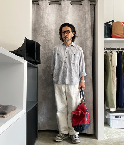 ペールカラーコーデには<br>レッドを差し色に!