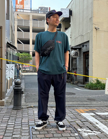 グリーンTシャツで<br>芯のあるスタイル