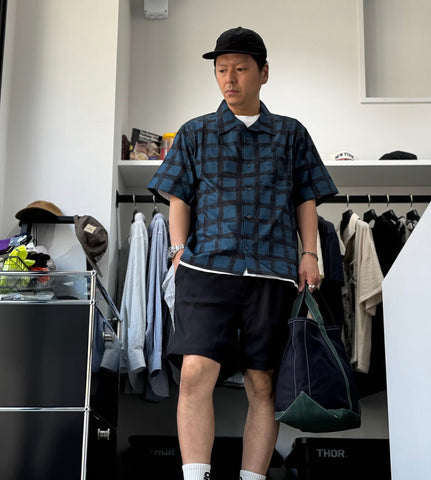 涼感漂うダークトーン×<br>格子柄の陰影美