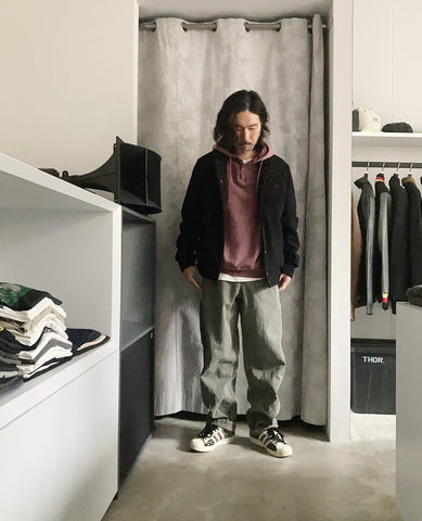 多色使いの時は<br>柄物スニーカーを