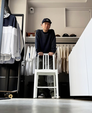 ダークトーンの統一感と<br>マテリアルの質感差